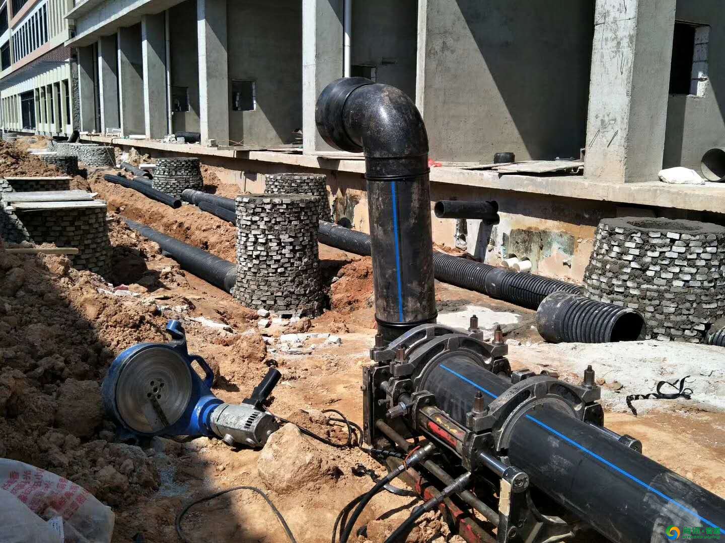 pe给水管厂家|市政工程中给排水施工的安全管理